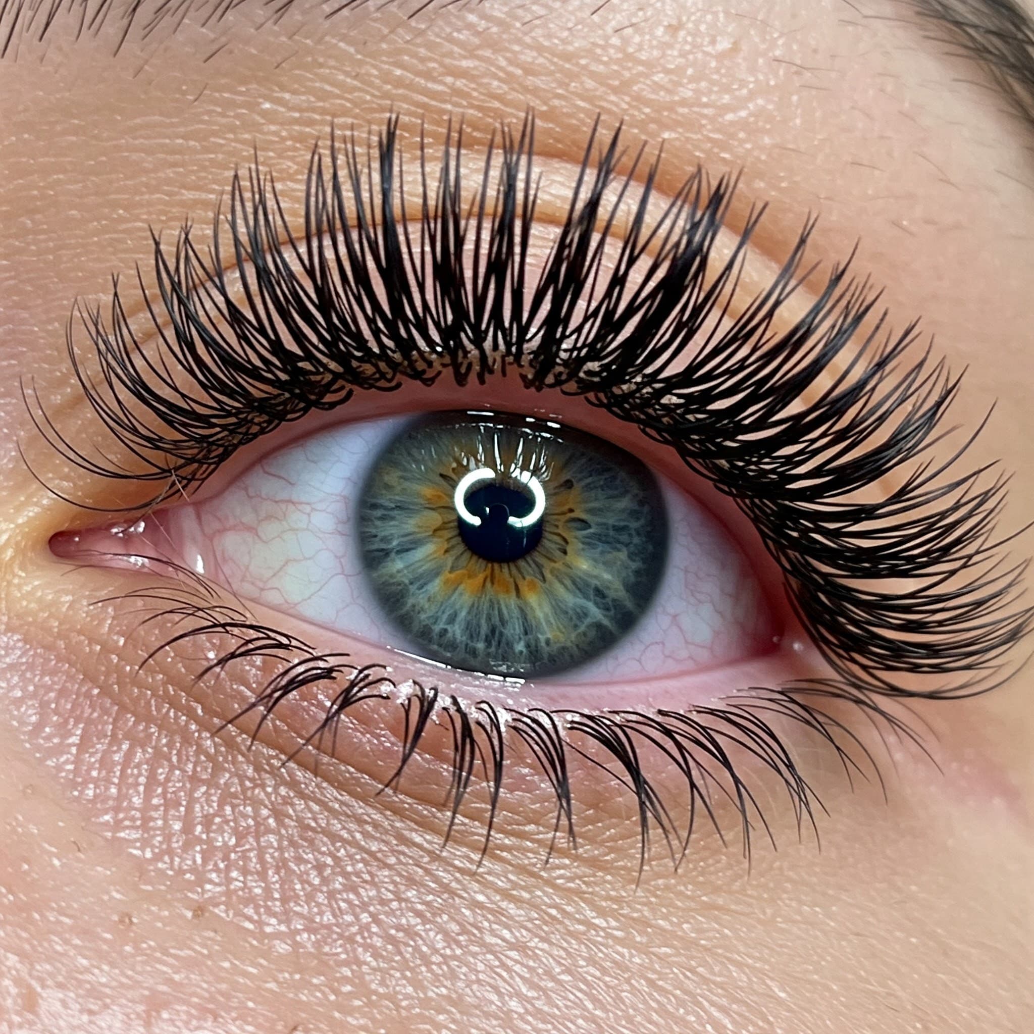 Thick eyelashes